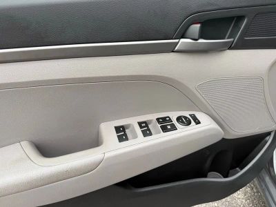 2017 Hyundai Elantra - Photo 17