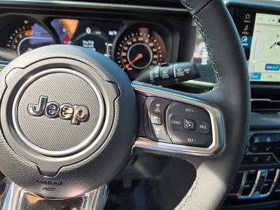 2025 Jeep Wrangler — photo 18 view