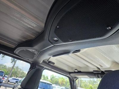 2025 Jeep Wrangler — photo 32 view