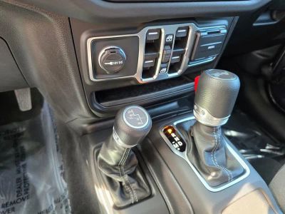 2025 Jeep Wrangler — photo 25 view