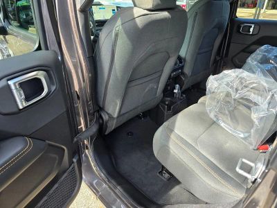 2025 Jeep Wrangler — photo 26 view