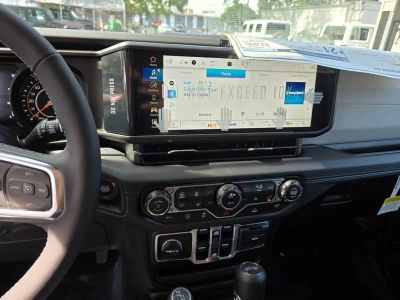 2025 Jeep Wrangler — photo 20 view