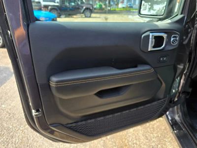 2025 Jeep Wrangler — photo 12 view