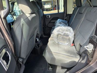 2025 Jeep Wrangler — photo 27 view