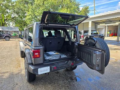 2025 Jeep Wrangler — photo 33 view
