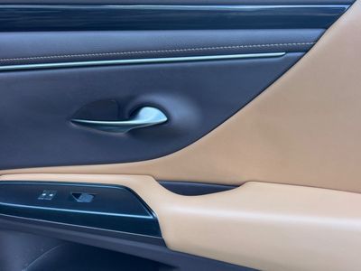 2020 Lexus ES - Photo 18