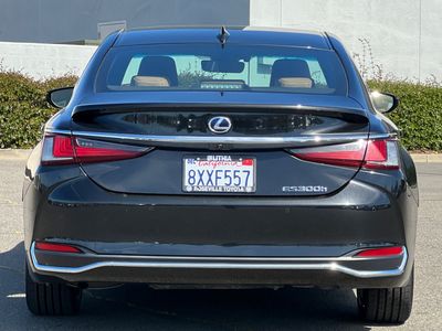 2020 Lexus ES - Photo 8
