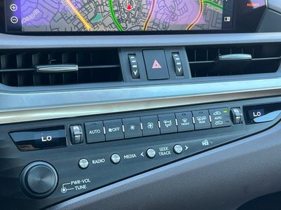 2020 Lexus ES - Photo 22