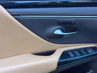 2020 Lexus ES - Photo 12