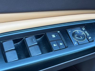 2020 Lexus ES - Photo 13