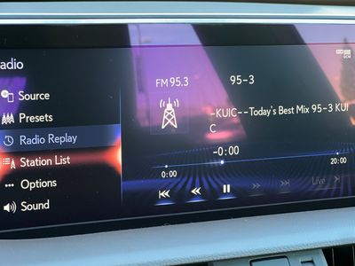 2020 Lexus ES - Photo 19