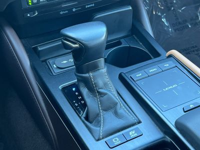 2020 Lexus ES - Photo 23