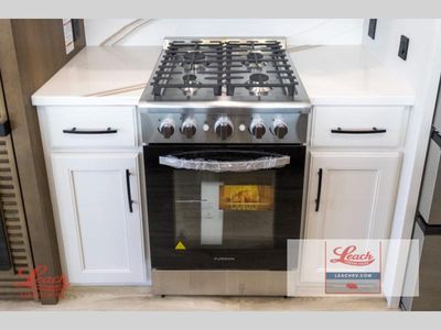 2026 Montana 3100RL - Photo 10