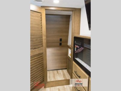 2026 Montana 3100RL - Photo 24
