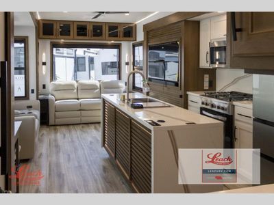 2026 Montana 3100RL - Photo 6