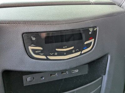 2019 Cadillac Escalade — photo 16 view