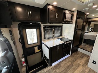 2022 Dynamax ISATA SERIES 3 - Photo 5