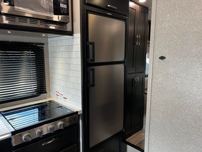 2022 Dynamax ISATA SERIES 3 - Photo 9