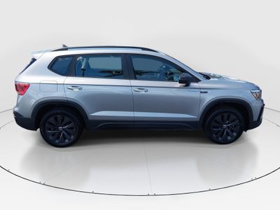 2024 Volkswagen Taos - Photo 8