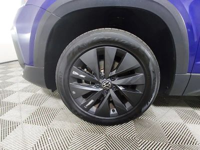 2023 Volkswagen Taos — photo 10 view