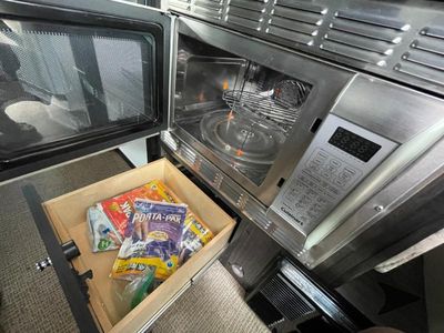 2013 Airstream Interstate - Photo 15