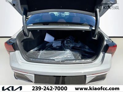2026 Kia K5 — photo 11 view