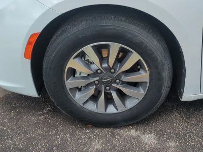 2024 Chrysler Pacifica — photo 11 view