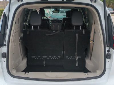 2024 Chrysler Pacifica — photo 13 view