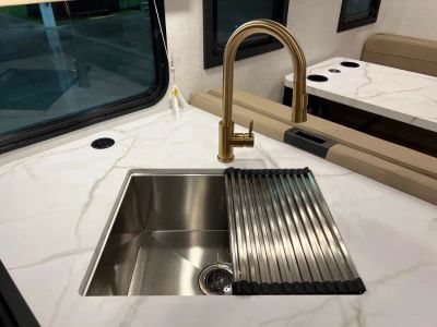 2027 Thor Motor Coach CHATEAU — photo 13 view