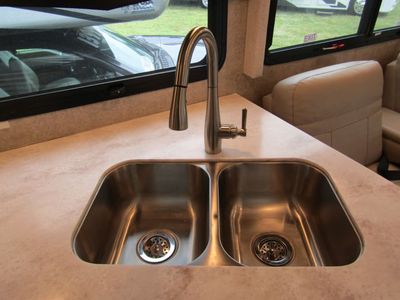 2022 Thor Motor Coach MAGNITUDE - Photo 5