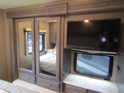 2022 Thor Motor Coach MAGNITUDE - Photo 17