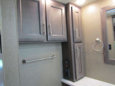 2022 Thor Motor Coach MAGNITUDE - Photo 12