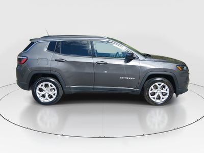 2024 Jeep Compass — photo 8 view
