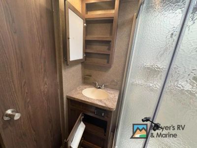 2018 Forest River RV Rockwood Signature Ultra Lite - Photo 32