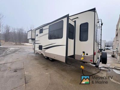 2018 Forest River RV Rockwood Signature Ultra Lite - Photo 4