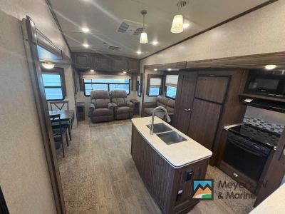 2018 Forest River RV Rockwood Signature Ultra Lite - Photo 11