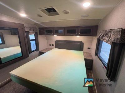 2018 Forest River RV Rockwood Signature Ultra Lite - Photo 26