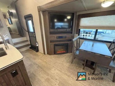 2018 Forest River RV Rockwood Signature Ultra Lite - Photo 24
