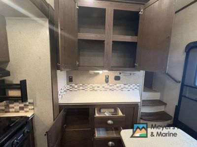 2018 Forest River RV Rockwood Signature Ultra Lite - Photo 17