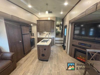 2018 Forest River RV Rockwood Signature Ultra Lite - Photo 12
