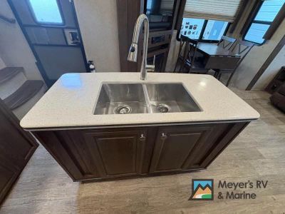 2018 Forest River RV Rockwood Signature Ultra Lite - Photo 18