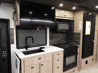 2026 Grand Design Lineage Series F - Photo 15