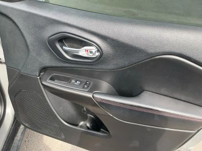 2019 Jeep Cherokee - Photo 21