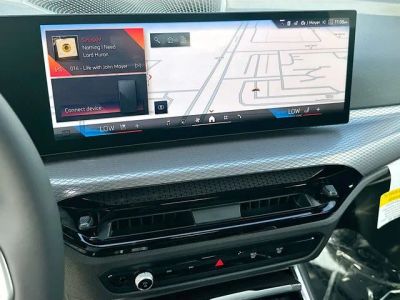 2026 BMW 3 Series — photo 10 view