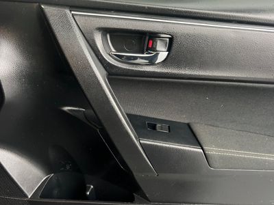 2017 Toyota Corolla - Photo 17