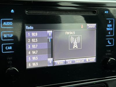 2017 Toyota Corolla - Photo 18