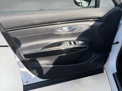2025 Genesis GV70 — photo 18 view