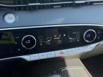 2025 Genesis GV70 — photo 13 view