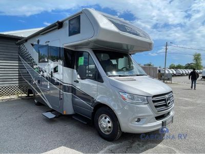 2026 Dynamax isata 3 — front three-quarter view