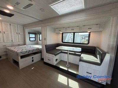 2024 EAST TO WEST Entrada M-Class - Photo 7